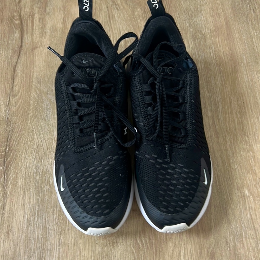 These air max 270s are AMAZING! They have been barely worn.